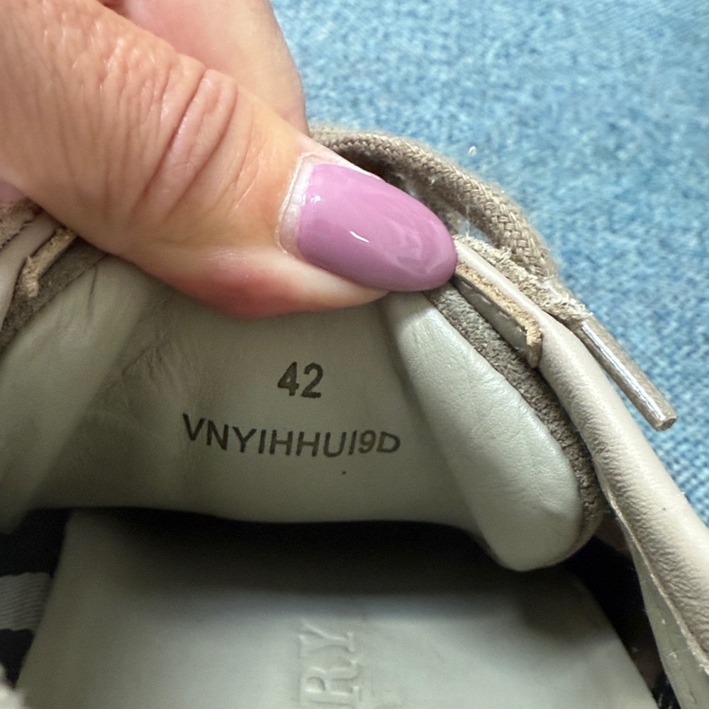 Burberry Beige and Red Sneakers - Picture 5 of 6